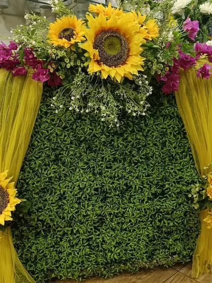 A bright and sunny ready-made decor option, perfect for a quick and beautiful setup for your home festival.