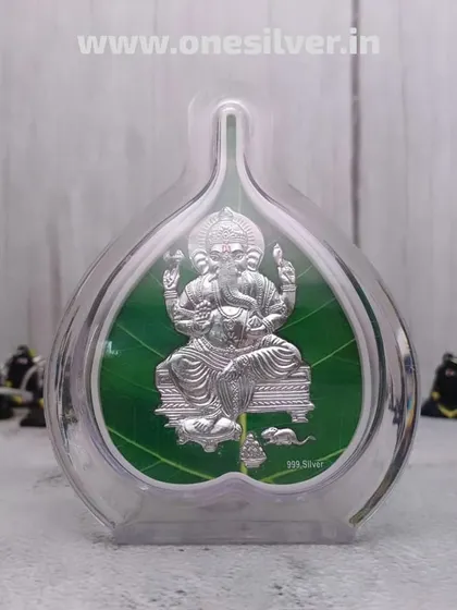 Yeh Ganesha ka ek aur paan ke patte wala frame hai, jo hamare naye arrivals mein se ek hai.
