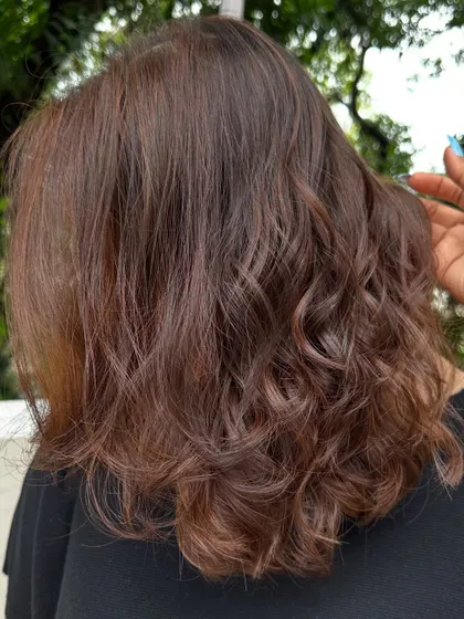 A close-up of the 'Cinnamon Chocolate' color.