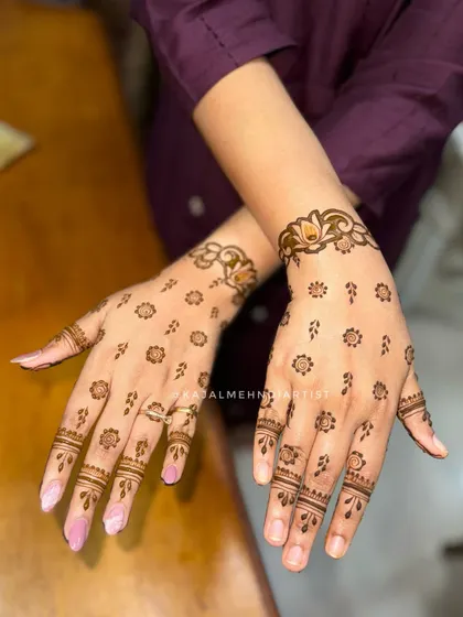 A lovely view of the minimal scattered floral design.