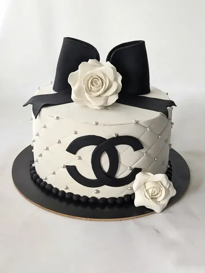Très chic! A classic Chanel-themed cake with a quilted pattern, a big black bow, and the iconic interlocking C's logo.