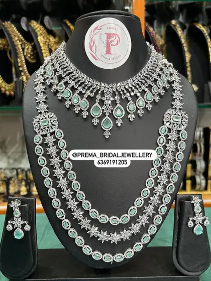 A star-motif layered necklace set with pastel green stones.