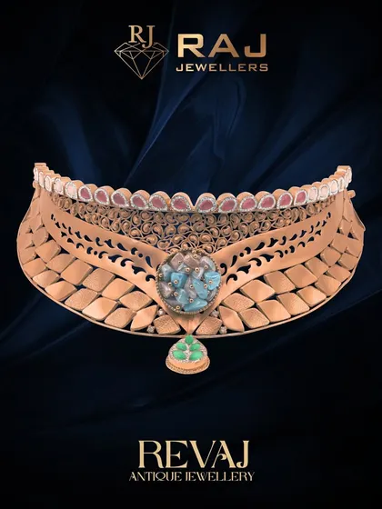 This wide Revaj choker makes a bold statement with its textured gold plates and carved details. The central turquoise-colored stone provides a striking focal point, perfect for a bride looking for a unique and powerful design.