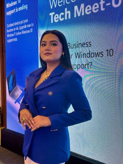 A professional shot against the backdrop of a Microsoft Tech Meet-Up. I am adept at hosting events focused on product updates and business solutions.