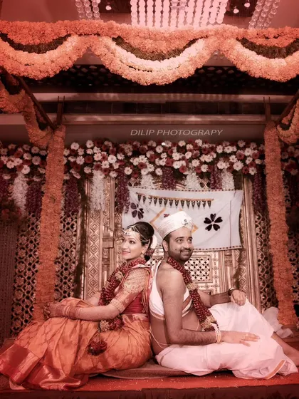 A duplicate of 173, a classic wedding portrait on the mandap.