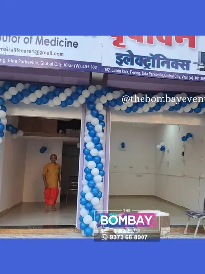 This is a classic blue and white spiral balloon arch I designed for the inauguration of a local electronics shop in Virar. It’s a clean, professional look that effectively announces a new business is open and ready to welcome customers.
