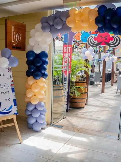 The full entrance setup for the boat-themed party, with a matching balloon arch.
