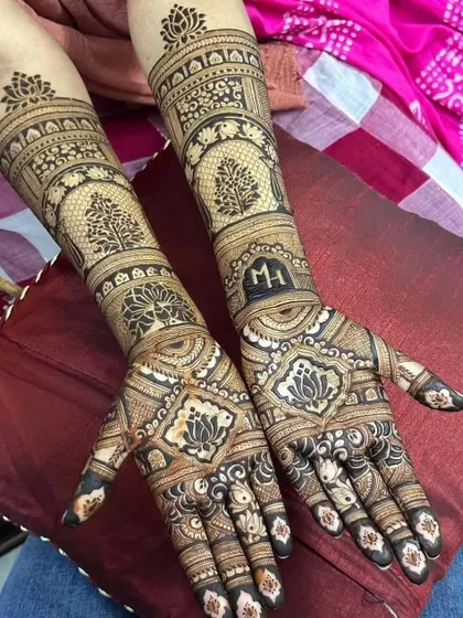 This Arabic-Rajasthani fusion design uses bold outlines and delicate shading, with the tree of life and lotus motifs creating an elegant flow.