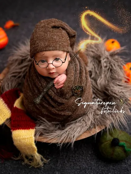 A close-up of our little wizard, looking sharp with his iconic round glasses and lightning bolt scar.