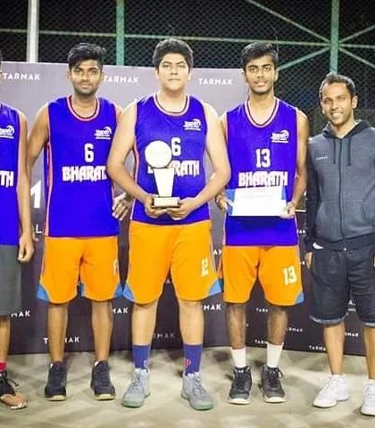 The winning team of the first edition of the Tarmak basketball tournament proudly displays their trophy and certificate, organized by us for Decathlon.