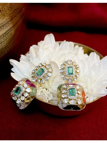 Celebrate the joy of the season with these stunning polki earrings. The vibrant enamel and emeralds make them the perfect accessory for weddings, parties, or any special occasion.