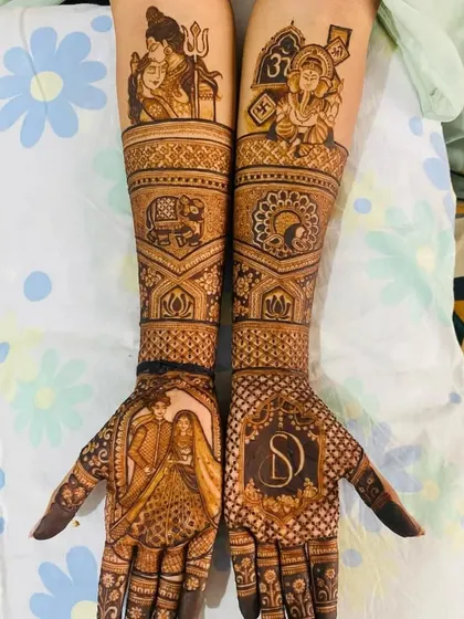 This design is a blend of personal and divine, with a couple portrait, initials, and portraits of Lord Shiva and Lord Ganesha.
