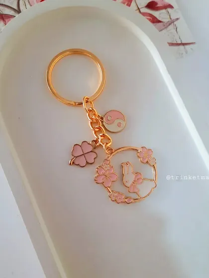 New year, new charm. This custom pink keychain was created to start 2025 with a bit of magic, featuring a bunny, a four-leaf clover, and a yin-yang charm.