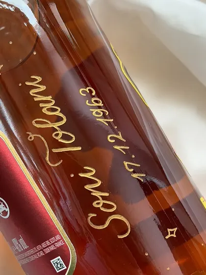 Some occasions call for the best kind of personalized whiskey gifting. I loved engraving this gorgeous Chivas Regal bottle with a name and a date to remember. The gold ink fill makes the calligraphy truly stand out.