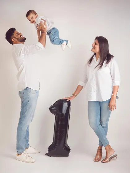 Celebrating a first birthday in the studio. We love using simple props like this number balloon to mark the special occasion while keeping the portrait classic and fun.