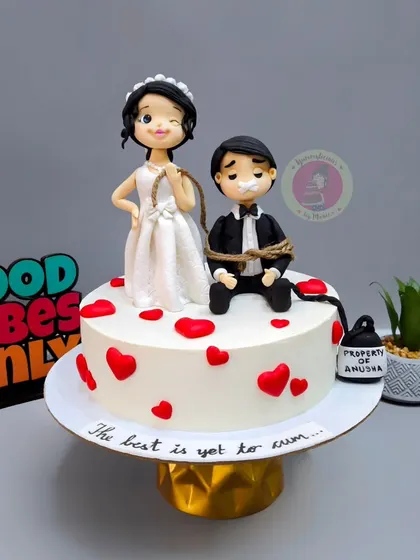 Our bestseller bridal shower cake, always a hit for its playful and charming take on the "hitched" theme.