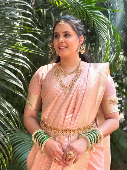 A full-length view of the complete Maharashtrian bridal attire. The makeup, hair, and saree all come together to create a cohesive and stunning look.