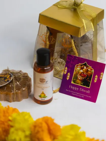 A simple yet beautiful Diwali gift set. This hamper includes our handmade Ubtan soap and Abhyanga oil, presented in a clear gift bag with a 'Happy Diwali' card.