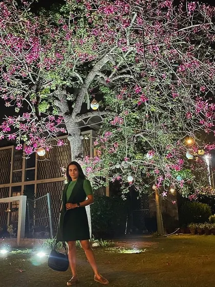 Layering season is my favorite. Here I am enjoying a beautiful evening in a simple layered look, combining a green top with a matching vest for a monochromatic and chic outfit.