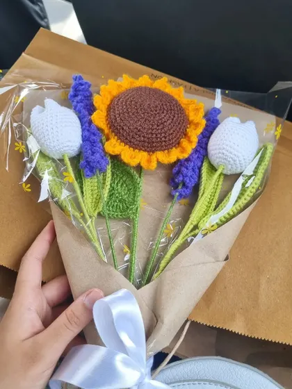 Holding a forever bouquet feels so special. This arrangement is lightweight, durable, and perfect for gifting, no water needed.