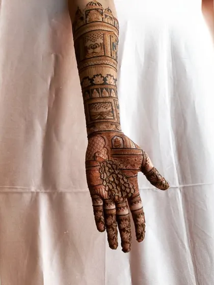A single arm showcasing a story-based bridal design. The artwork includes palace scenery, peacocks, and intricate fillers, all telling a unique story.