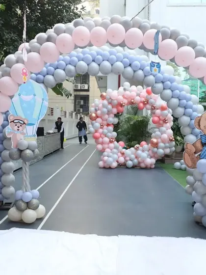 The grand entrance to a teddy bear themed party. The massive balloon arch creates an impressive welcome for all the guests arriving at our venue.