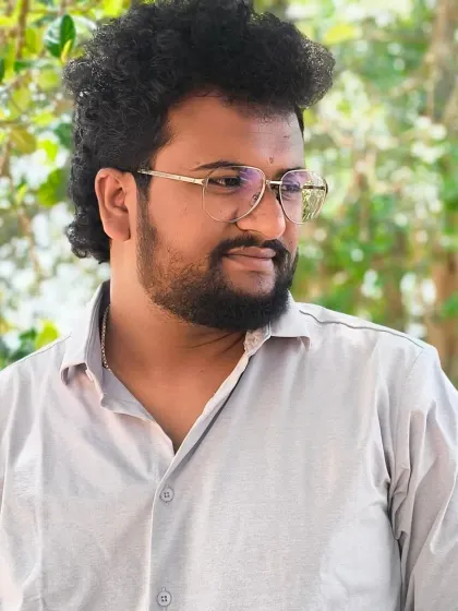 Enjoying the outdoors. The natural themes in Warli art are very close to my heart.