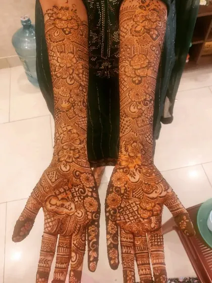 A full bridal design for Sameen, who came all the way from Qatar. The intricate patterns and full coverage create a stunning look.