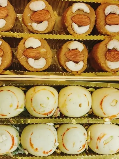 Our pedas are another popular choice for gifting. Here you can see our classic peda and a dry fruit version, both made with pure khoya and love.