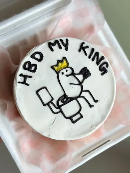From monthly milestones to inside jokes, our bento cakes say it all. These small treats are perfect for any occasion, featuring designs like cute rainbows, hot air balloons, and even a Lightning McQueen quote.