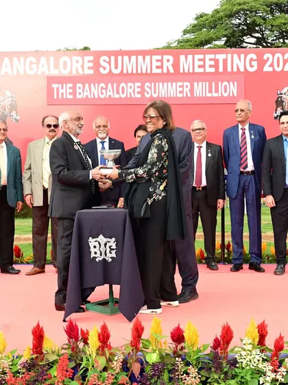 The Bangalore Summer Million trophy is presented by Mr. C.N. Nataraj to the owners of the winner, Miracle Star.
