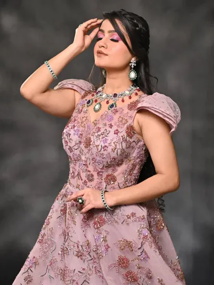 A full view of the pink cut-crease makeup paired with a beautiful lavender gown. This look is perfect for sangeet or cocktail parties.