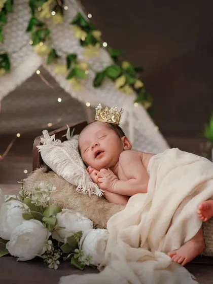 A fairytale sleep. This setup is perfect for creating a magical, storybook feel for your baby's first portraits.