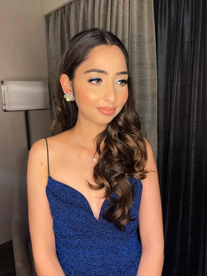 This look proves that sometimes, less is more. It's modern, fresh, and beautiful.