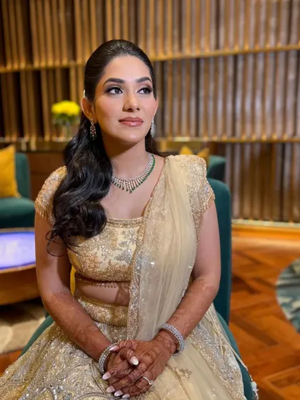 A classic portrait. She looks so elegant and poised.