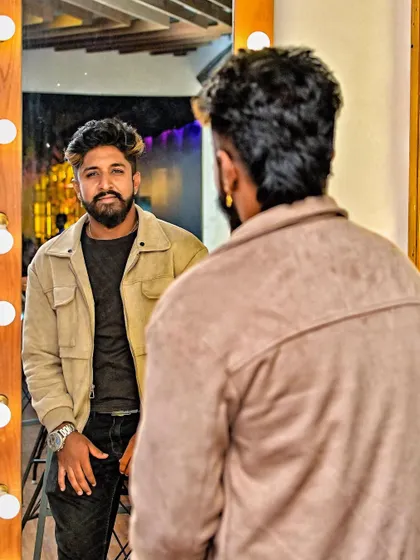 A quick moment before my set at XU, located in Leela Palace. I always look forward to playing at Bangalore's top venues for a Desi Swag bollywood night.