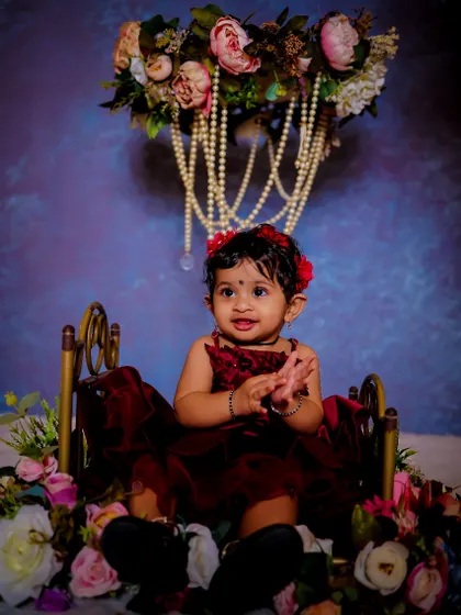 Explore our various floral and elegant setups. These sets feature props like swings, ornate chairs, and pearl decorations, all surrounded by beautiful flowers for a timeless and pretty photoshoot.