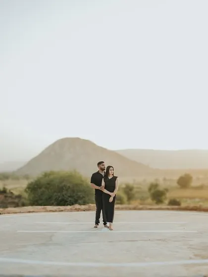 A powerful and modern portrait on the helipad. The symmetry and starkness of the location create a very contemporary and stylish pre-wedding photograph.