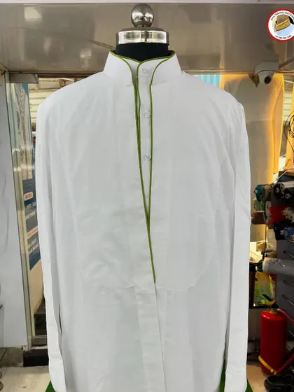 This white saya kurta is detailed with a smart olive green piping. It's a great way to add a touch of color while maintaining a classic look.