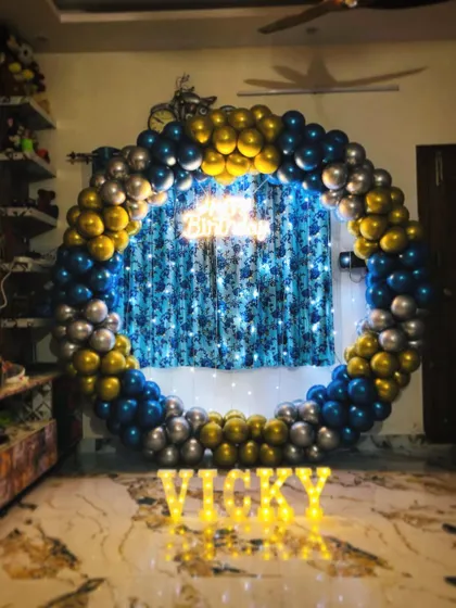 A full ring balloon decoration in blue, gold, and silver chrome, perfect for making a bold statement in a home setting.
