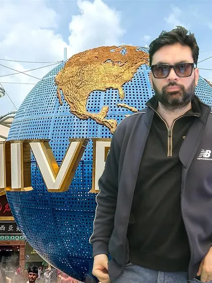 A guest at the MakeMyTrip conference poses in front of Universal Studios, Singapore, thanks to our Green Screen technology. This is a perfect example of creating an exciting, branded experience for travel and entertainment-focused events.