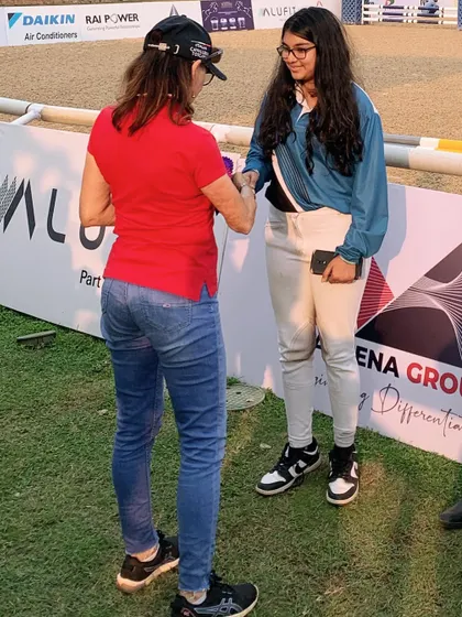 A rider receives congratulations after a successful round. The encouragement and support from everyone at the event create a positive and motivating atmosphere.