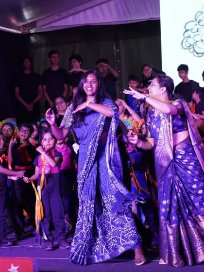 Another fun, candid moment from a stage show. The joy and laughter are real! This is the vibe I aim for in all my group choreography sessions, making the rehearsal process as memorable as the final performance.