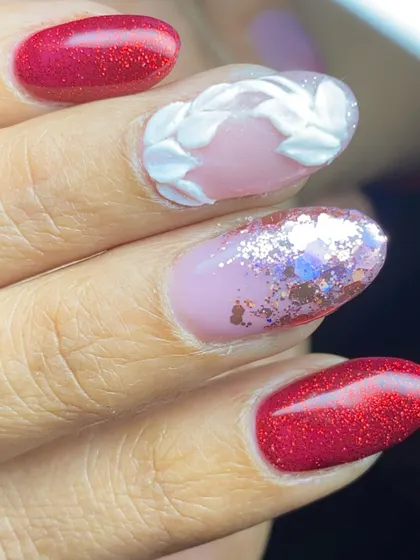This design combines red glitter, 3D braided leaves, and iridescent flakes. It's a perfect example of the mixed-media techniques I teach.