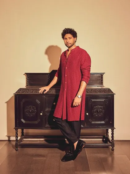 The full look, showing how the longline kurta creates a sleek and modern silhouette.