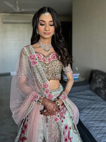 Soft elegance for this daytime event. I paired gentle curls with a stunning blue floral Gazal Gupta outfit, using soft pinks on the eyes for a romantic touch.