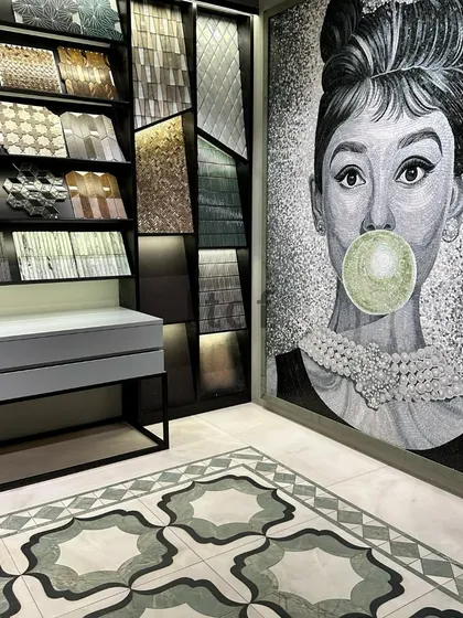 The Bathline store carries a unique design narrative, integrating a distinctive brand story while providing the perfect backdrop for curated products. The monochrome Audrey Hepburn artwork adds a layer of playful sophistication that resonates with the brand’s identity.