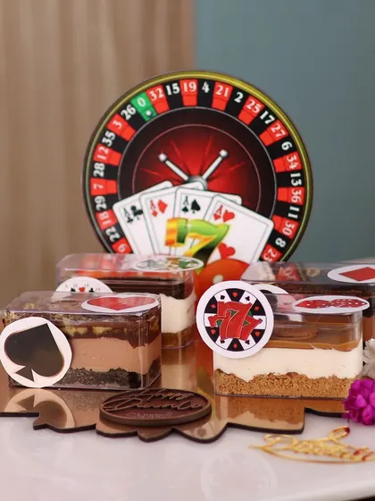 Our Dessert Tubs Platter is perfect for your Diwali card parties. This set includes a variety of our popular eggless dessert tubs like Hazelnut Belgian Chocolate and Lotus Biscoff Cheesecake, with fun casino themed toppers.
