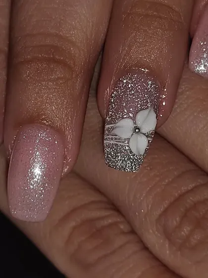 Throwback to this beautiful engagement nail set with 3D flowers and delicate glitter.