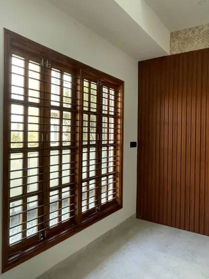 This on-site image captures the rich texture of a wooden fluted panel wall next to a traditional wooden window, showcasing our ability to blend different materials and styles.
